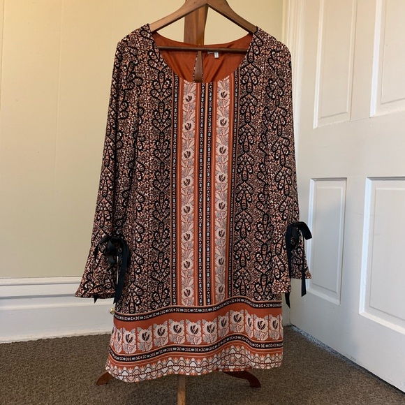 Charlotte Russe Dresses & Skirts - Charlotte Russe Long Sleeve Printed Shift Dress